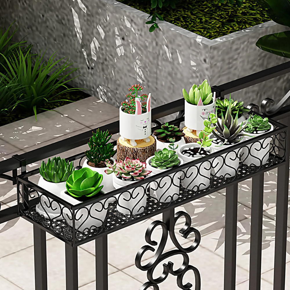 Elegante soporte para macetas de metal.